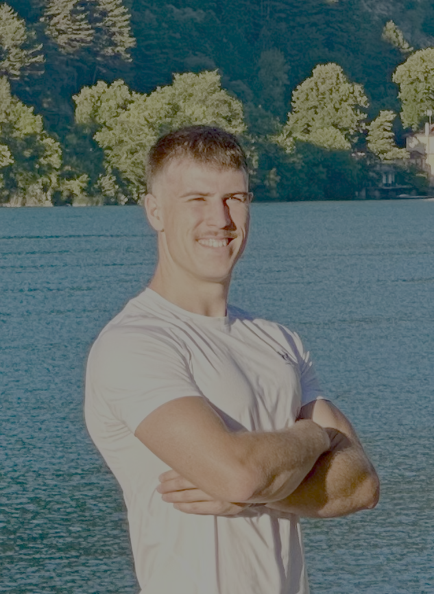 Nathan Déchaux coach sportif, portrait au bord du lac